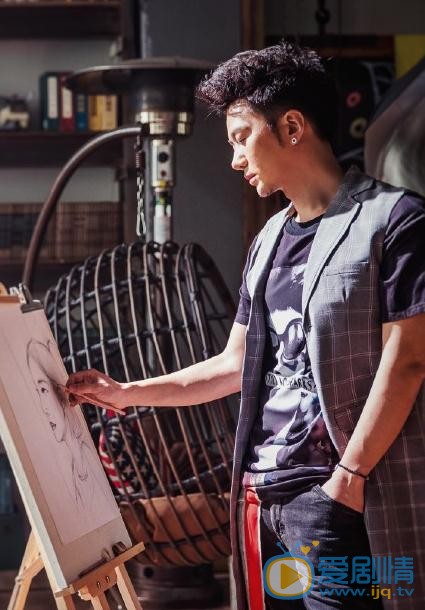 虎父犬子王浩鈞在劇中飾演什麼角色？王浩鈞在劇中喜歡誰？