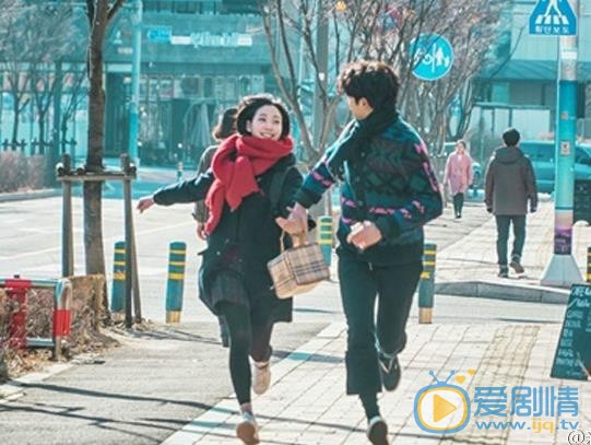 鬼怪最新劇照聖誕放送狗糧 鬼怪大叔穿彩虹衣童心滿滿