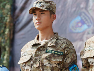 空降利刃齊小天是由誰飾演的？劇中的他是一個怎樣的人？