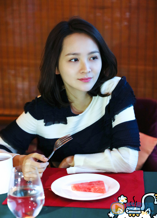 孤芳不自賞張貴妃是誰演的？張貴妃扮演者鄧莎個人資料簡介