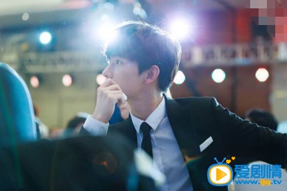  微微一下很傾城楊洋帥氣西裝照曝光 霸道總裁氣質神似肖奈