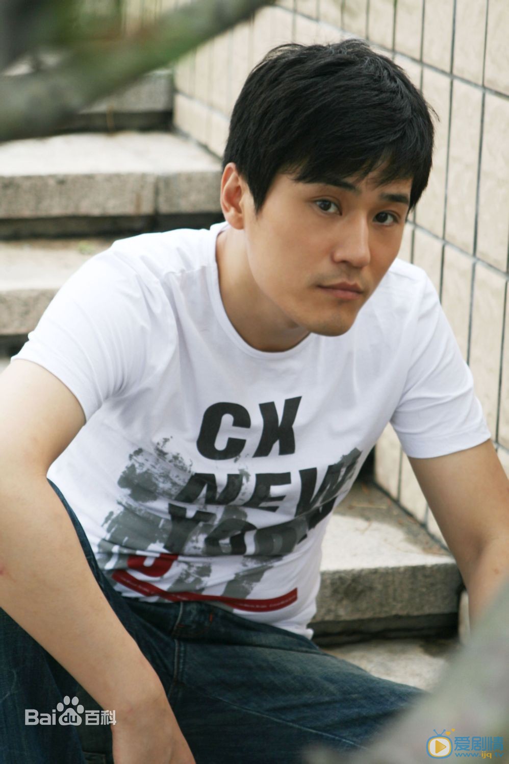 政委中龍萬虎是誰演的？龍萬虎扮演者喬涵個人資料簡介