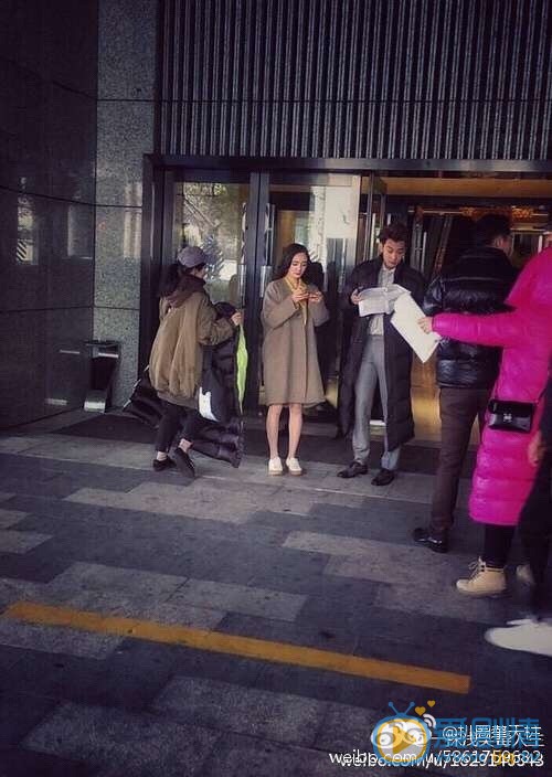 《談判官》幕後路透照曝光 楊冪黃子韜姐弟戀最萌身高差CP夠味