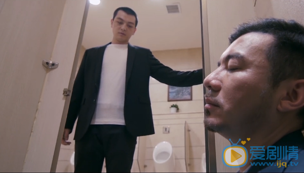 如果蝸牛有愛情楊宇為什麼綁架張士雍？有什麼目的？張士雍的真實身份是什麼？