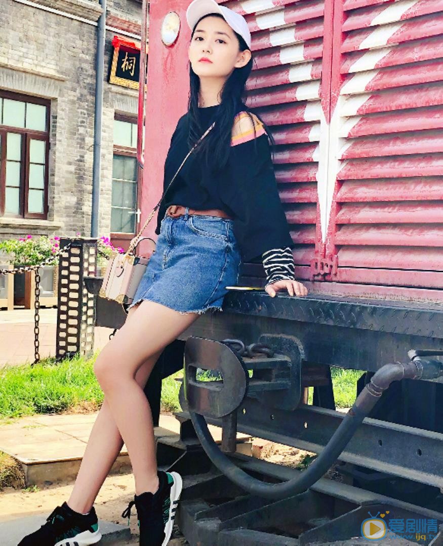 天坑鷹獵小紅果是誰演的？小紅果扮演者蔣依依個人資料、寫真及生活照欣賞