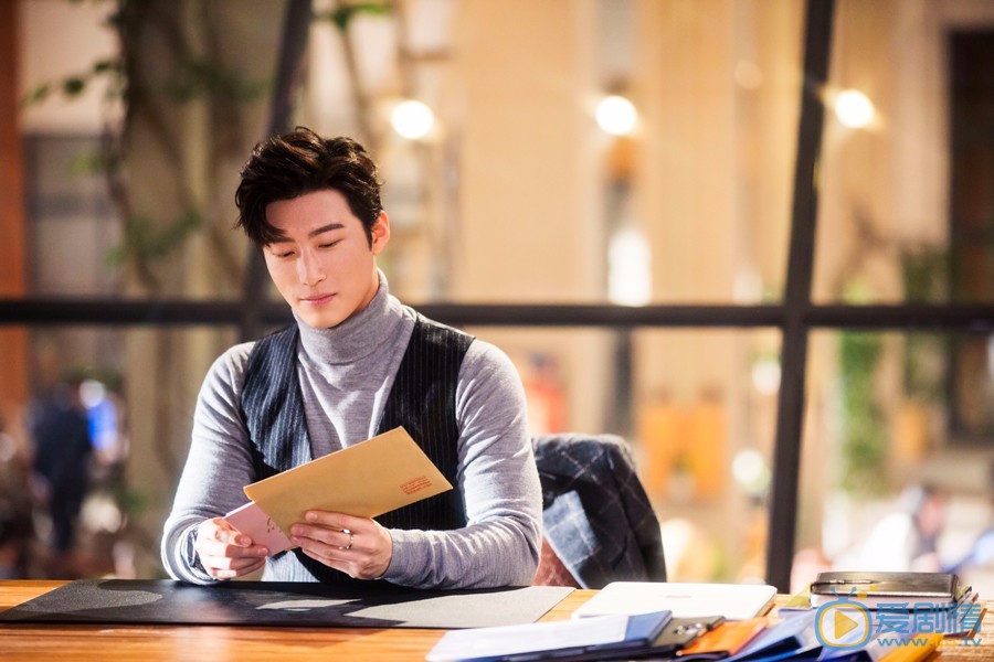 十年三月三十日靳燃和袁萊兩人此前為何要分手？