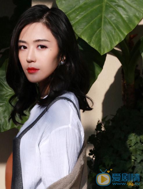 醉玲瓏武娉婷是誰演的？醉玲瓏武娉婷扮演者湯晶媚個人資料、寫真及生活照欣賞