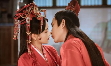 《新白娘子傳奇》白素貞和許仙成婚，於朦朧是不是就快領便當了？