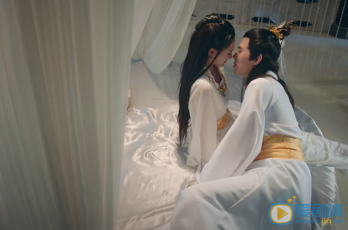  瘋狂天后天后有多少男寵？天后為什麼不能見天爵？