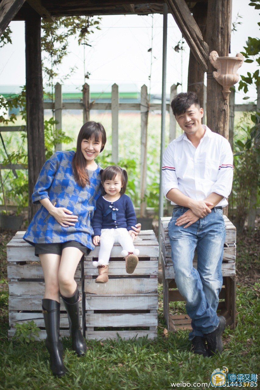 梁又琳個人資料簡介 梁又琳和老公趙錦燾、女兒全家福