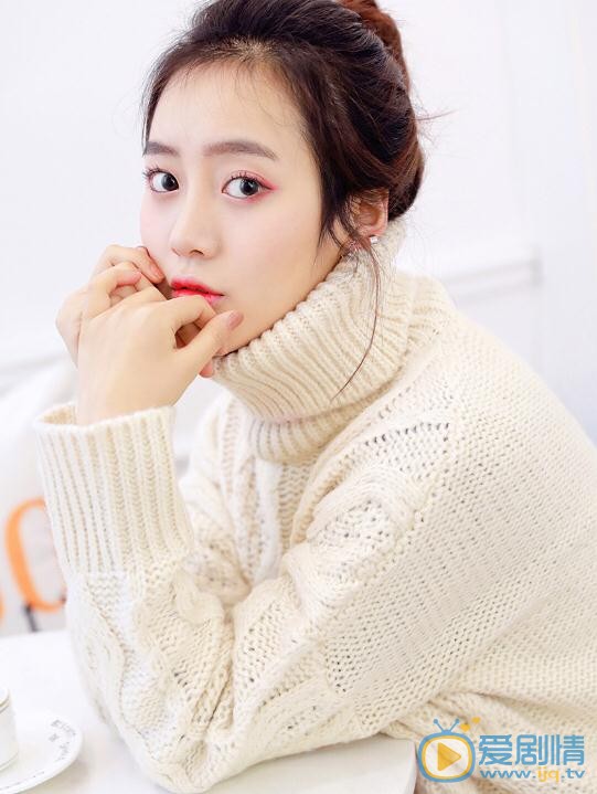 致我們單純的小美好林靜曉是誰演的？林靜曉扮演者王梓薇個人資料、寫真及生活照欣賞