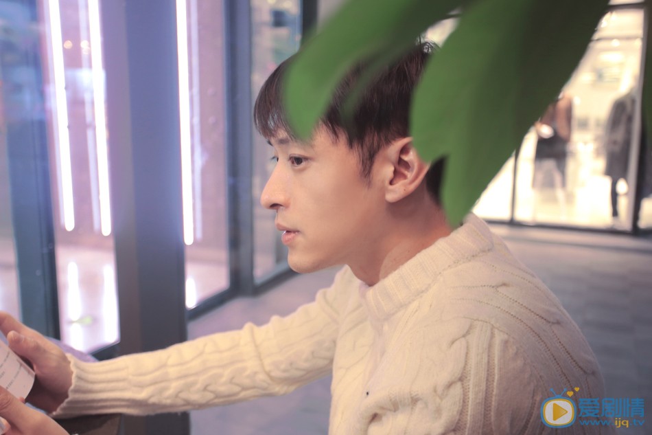 吳弘個人資料簡介 吳弘早期經歷 吳弘寫真照