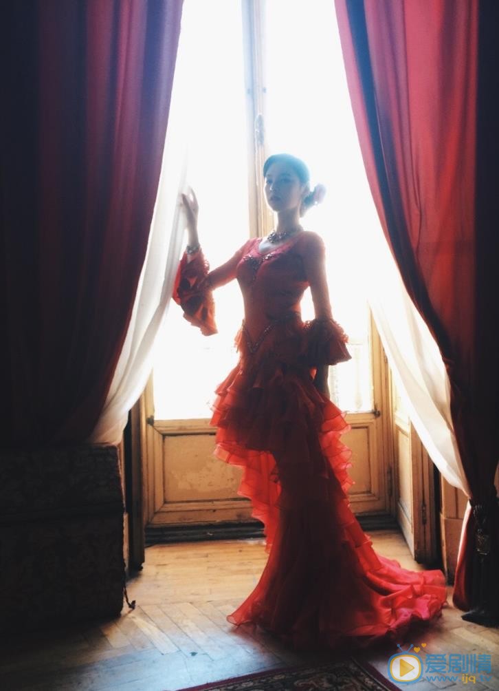 趙粵個人資料簡介 趙粵禮服照