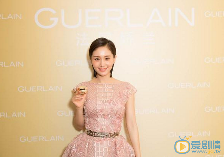 歡樂頌2曲筱綃用的粉餅和口紅是什麼牌子？多少錢？