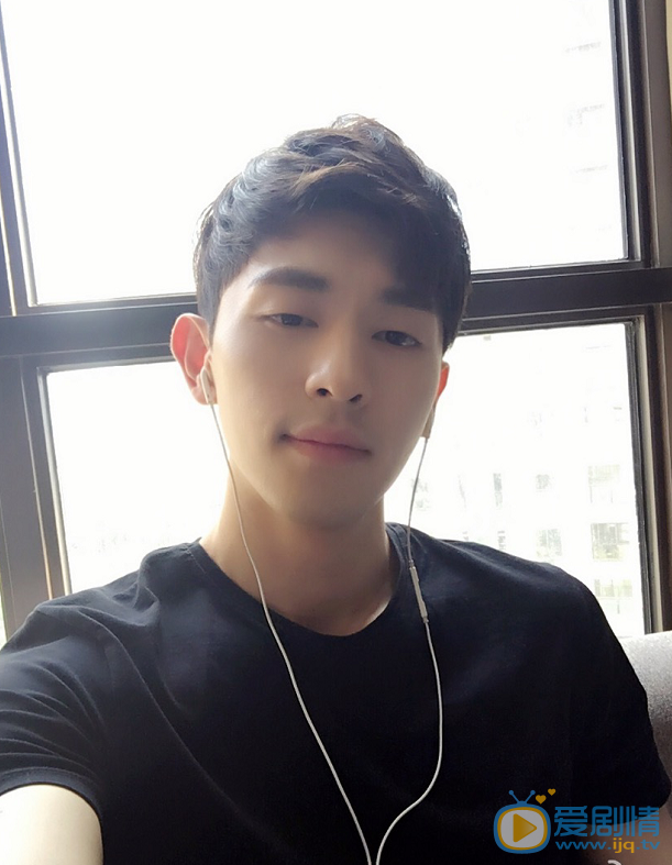 歡樂頌2謝童是誰演的？謝童扮演者鄧倫個人資料生活寫真照欣賞