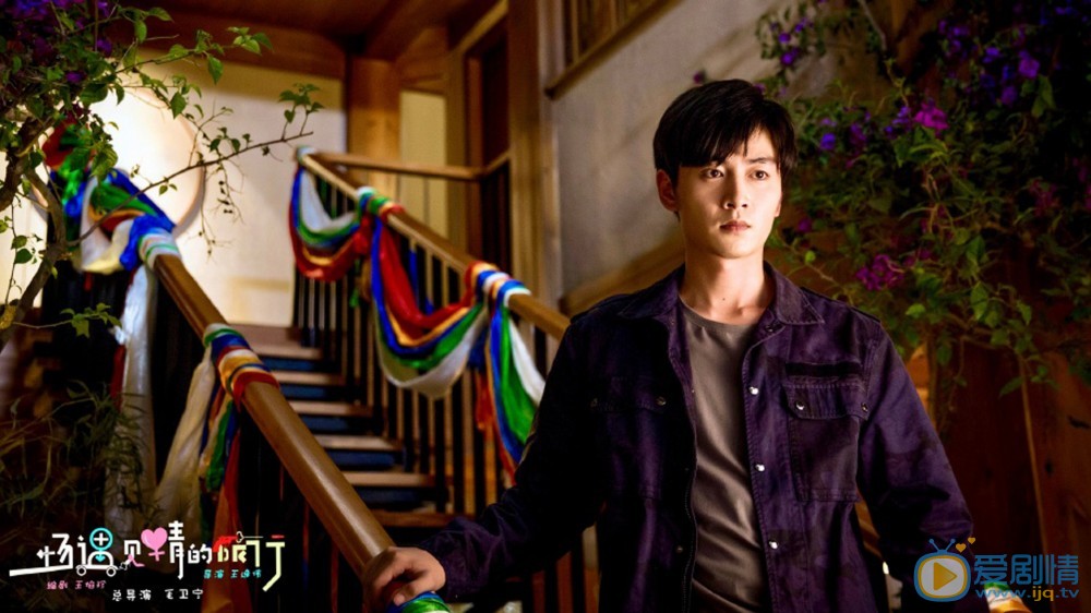 一場遇見愛情的旅行李心月看到父親遺作激動落淚 金小天默默陪同