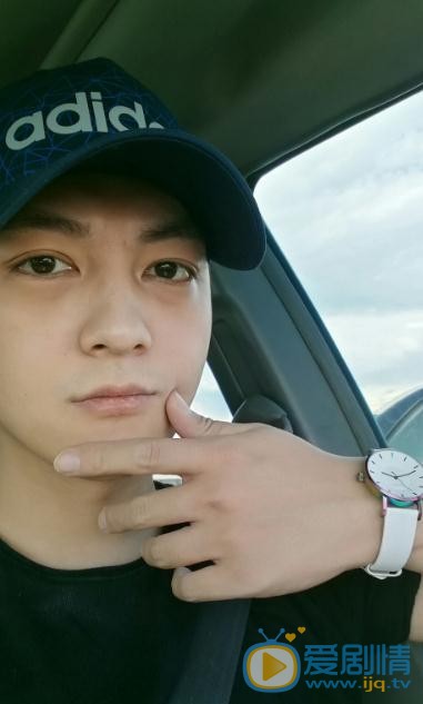 柒個我白向榮是誰演的？柒個我白向榮扮演者張曉謙個人資料、寫真及生活照欣賞