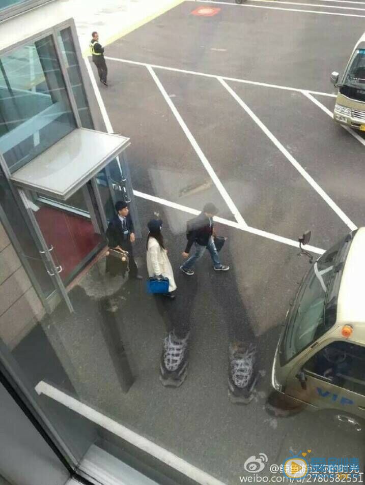 回家準備婚禮？曝范冰冰李晨現身煙臺，甜蜜牽手