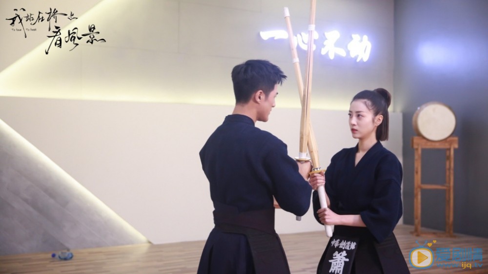 我站在橋上看風景中蕭水光和章崢嵐是什麼關係 章崢嵐為什麼說對蕭水光熟悉？