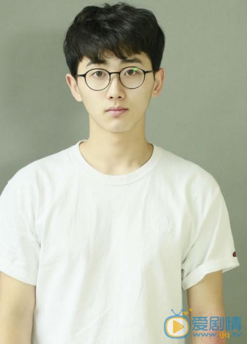 致我們單純的小美好陸揚是誰演的？陸揚扮演者孫寧個人資料、寫真及生活照欣賞