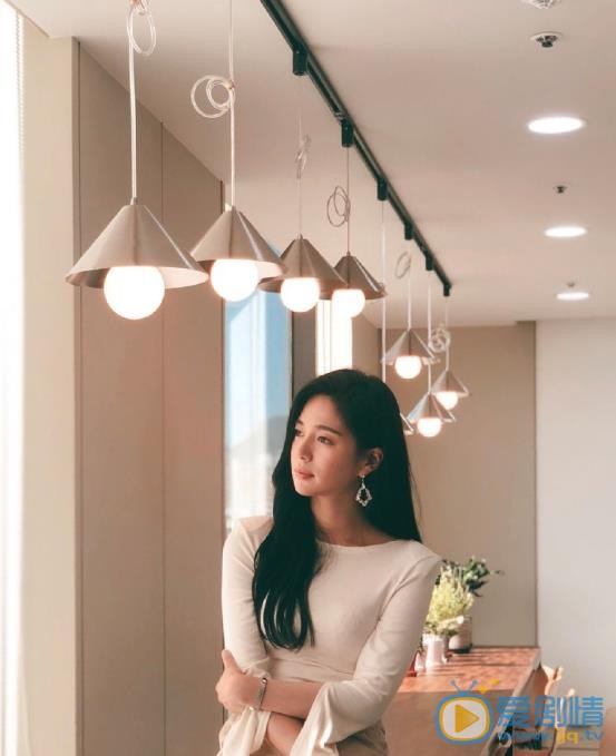 皇后的品格閔宥拉是誰演的？皇后的品格閔宥拉扮演者李伊利雅個人資料、寫真及生活照欣賞