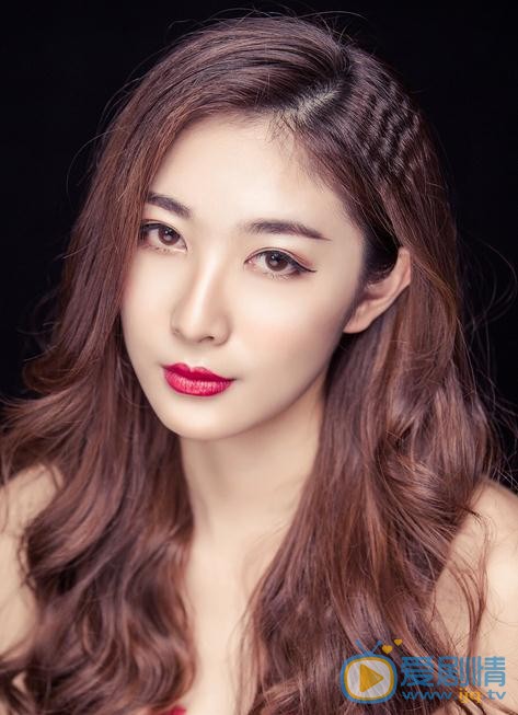 雙世寵妃曲盼兒是誰？雙世寵妃曲盼兒扮演者鍾祺個人資料、寫真及生活照欣賞