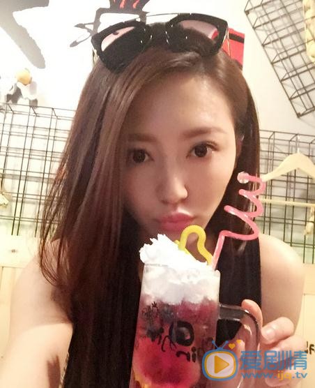 醉玲瓏朵霞是誰演的？醉玲瓏朵霞扮演者黃夢瑩個人資料、寫真及生活照