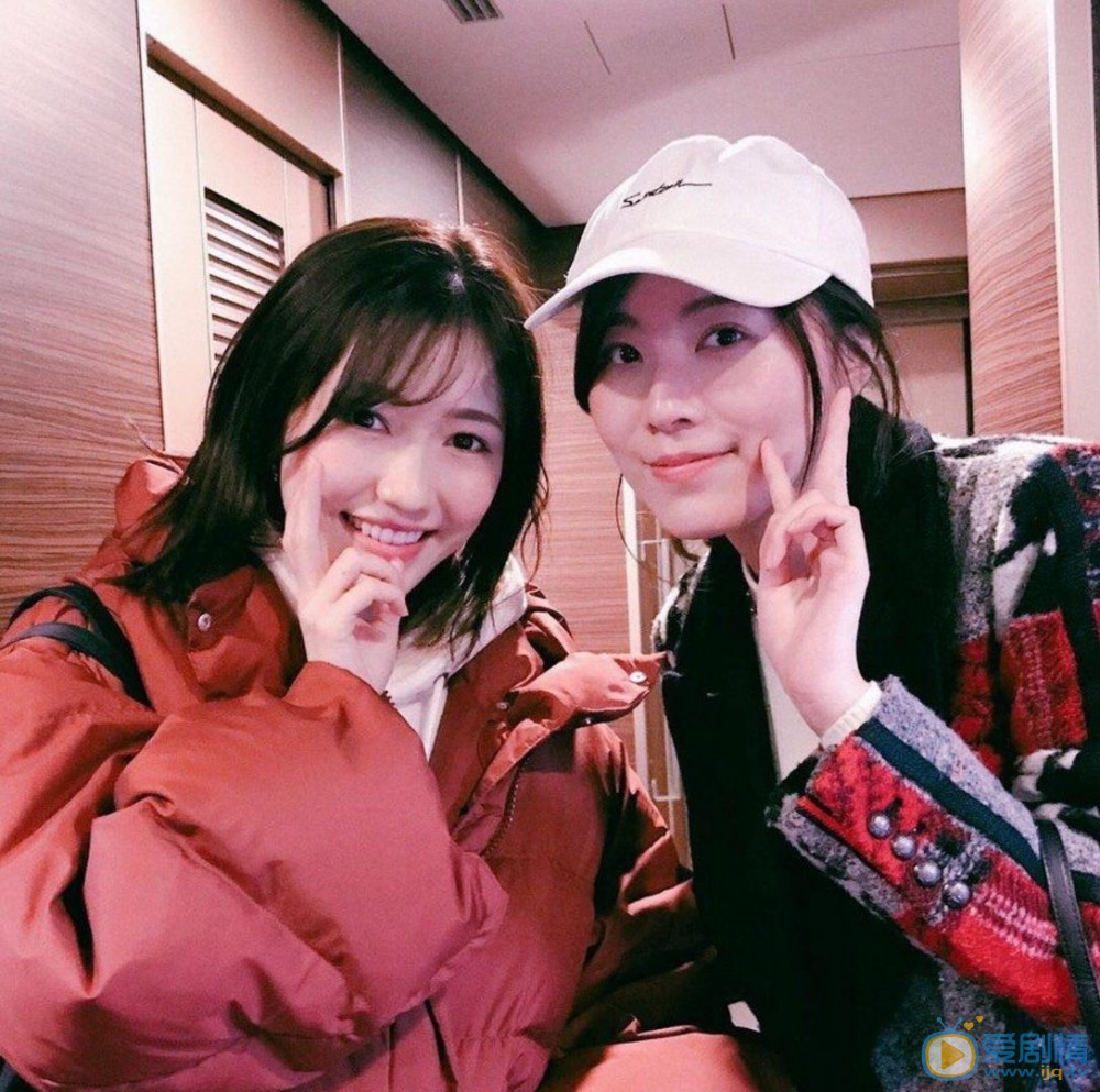 渡邊麻友個人資料簡介 渡邊麻友與人合照