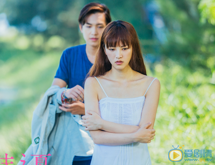 黃燦燦《泡沫之夏》劇照 黃燦燦個人資料簡介