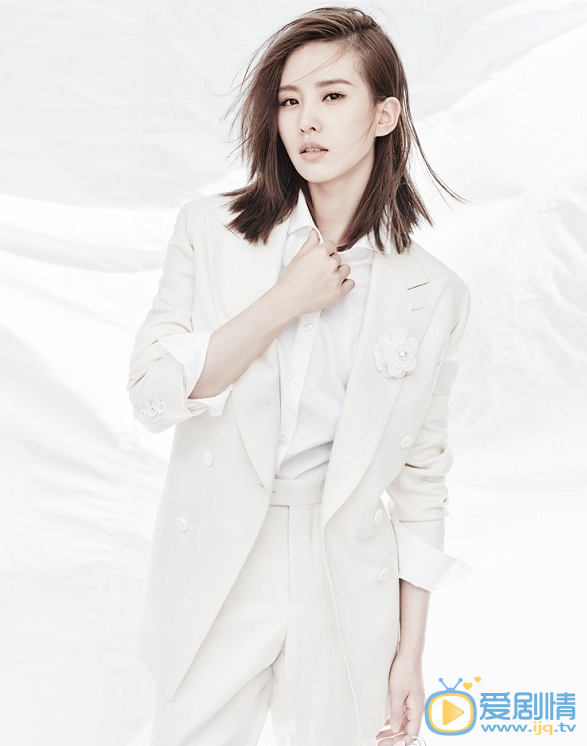  劉詩詩上演西裝殺  邪魅眼神盡顯撩妹feel