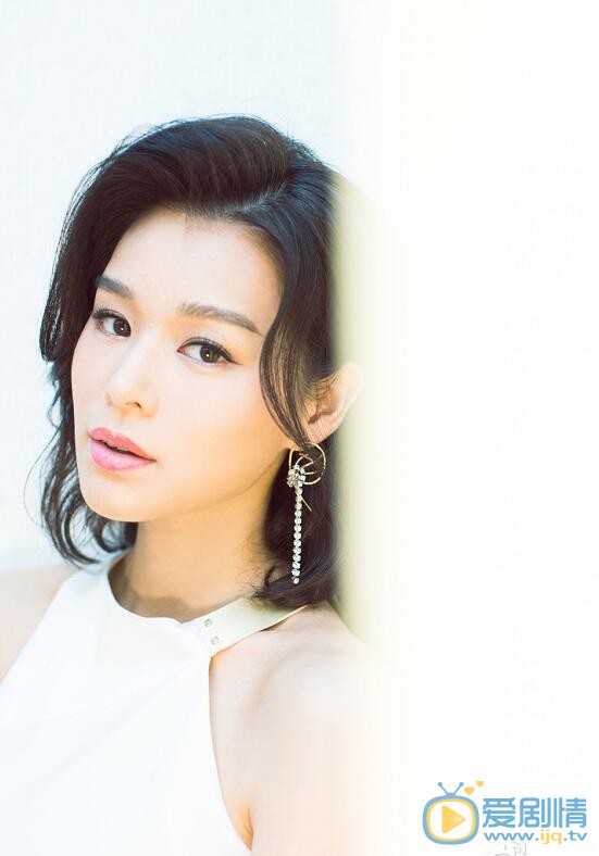 那年花開月正圓胡詠梅是誰演的?胡詠梅扮演者胡杏兒個人資料及生活寫真照欣賞