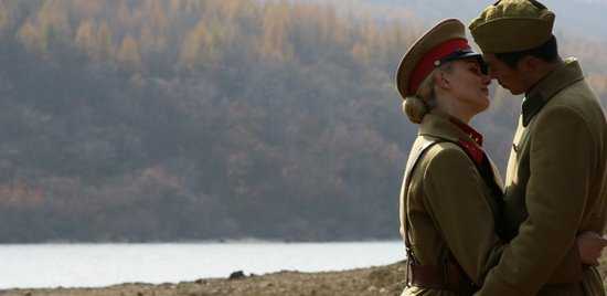 朱亞文吻戲床戲照