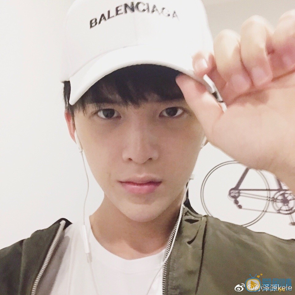 無法擁抱的你尹時煥是誰演的?尹時煥扮演者孫澤源個人資料及生活寫真照欣賞