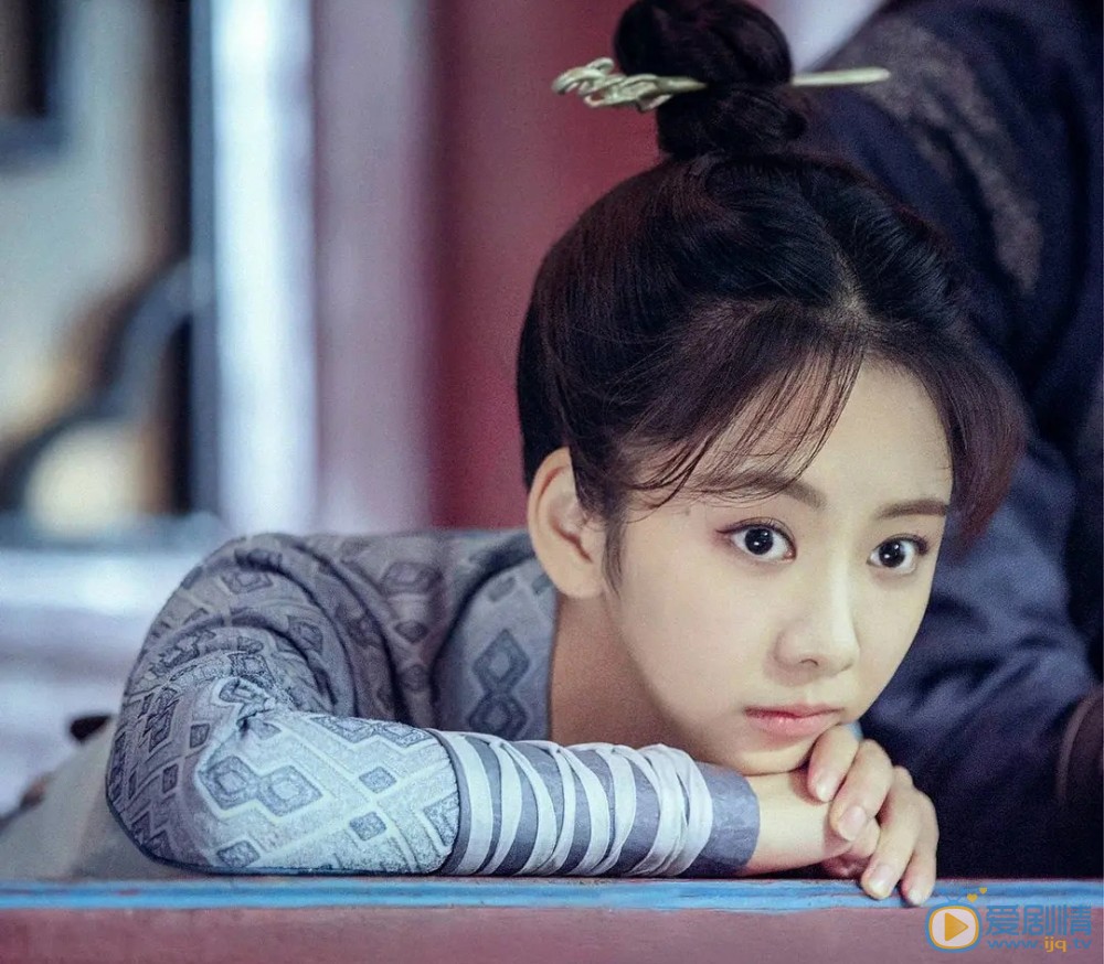 錦衣之下林菱是誰？她和袁今夏是什麼關係？