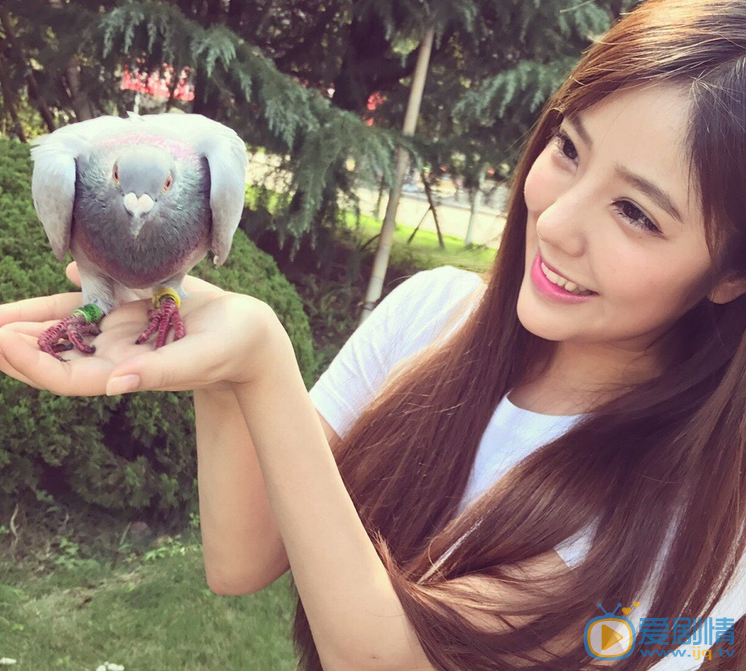 繁星四月李寶英是誰演的？李寶英扮演者趙奕歡個人資料生活私照欣賞