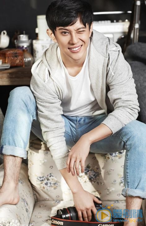 我的青春遇見你陳昆是誰演的？陳坤扮演著楊彤個人資料、寫真及生活照欣賞