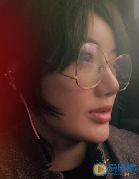 警花與警犬之再上征程顧依依是誰演的？顧依依扮演者李晨熙個人資料、寫真及生活照欣賞