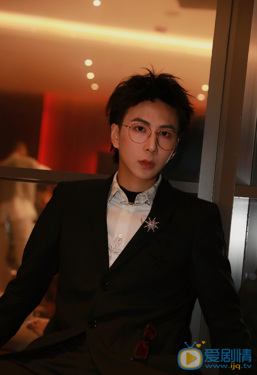 絳炅熠個人資料簡介 絳炅熠演藝經歷 絳炅熠帥氣寫真圖片