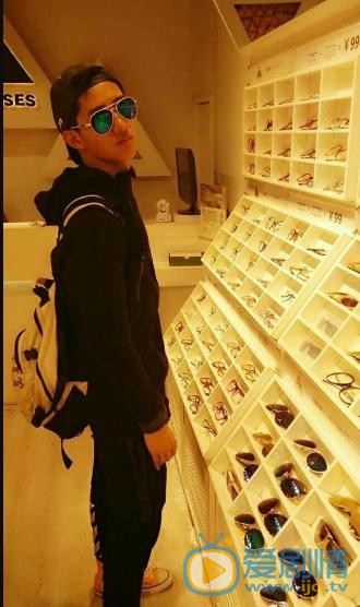 戀愛先生小程皓少年程皓是誰扮演的？小程皓少年程皓扮演者戰宇個人資料、寫真及生活照欣賞