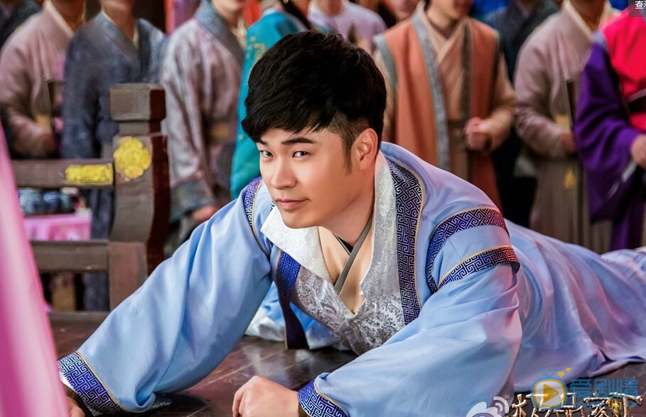 極品家丁劇組殺青 陳赫耍劍撩妹兩不誤