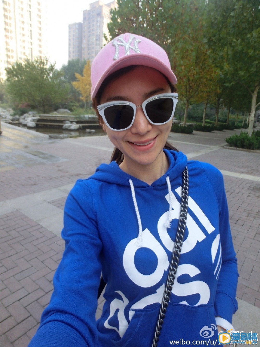 劉海戲金蟾蘿蔓艾晴扮演者唐熙寫真及生活照欣賞