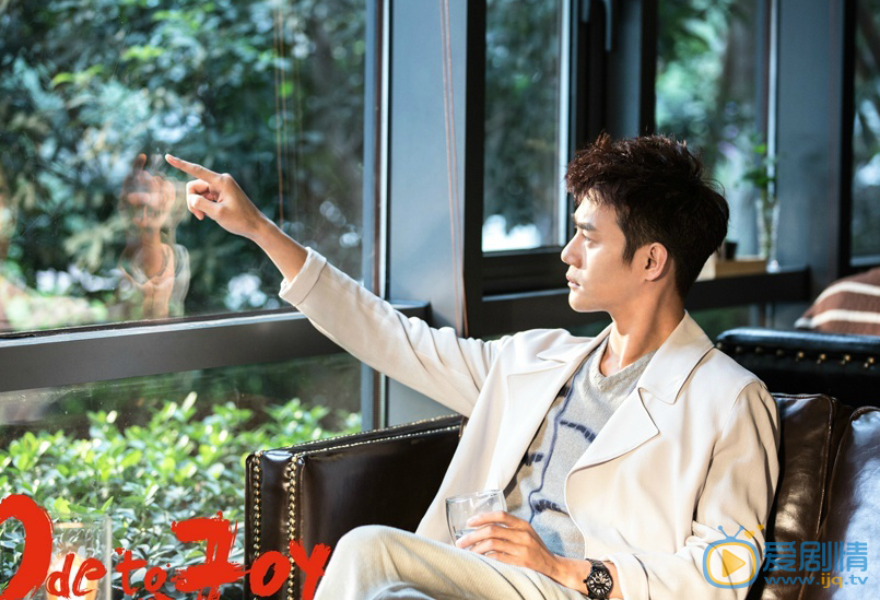  歡樂頌2曲筱綃和趙啟平戴的情侶手錶是什麼牌子的？市場價格多少錢？ 