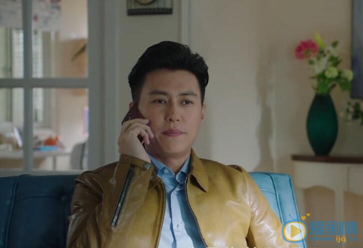  我的前半生賀涵靳東穿的小花鞋是什麼牌子？靳東穿的小花鞋多少錢？小花鞋同款介紹