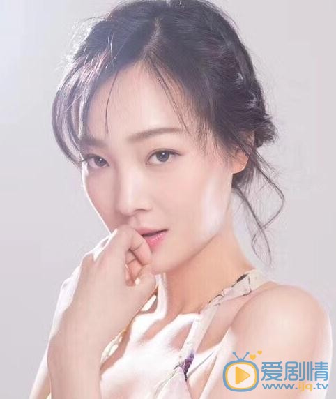 封神小娥是誰演的？封神小娥扮演者何杜娟個人資料、寫真及生活照欣賞