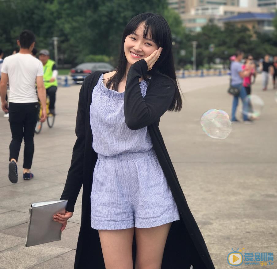 愛情進化論賈小美是誰飾演的？賈小美扮演者梁寶羚個人資料、寫真及生活照欣賞