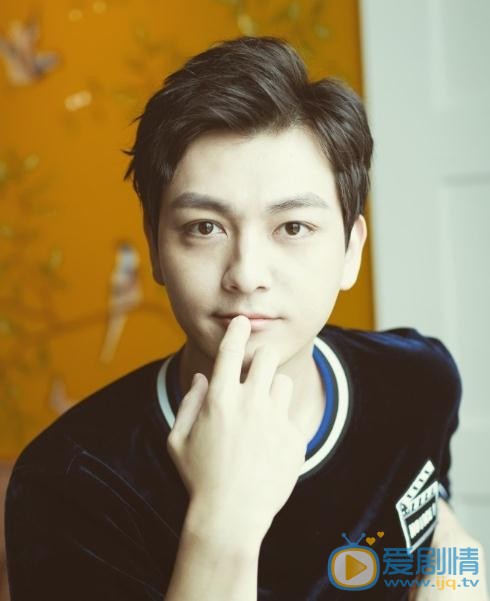 柒個我白向榮是誰演的？柒個我白向榮扮演者張曉謙個人資料、寫真及生活照欣賞