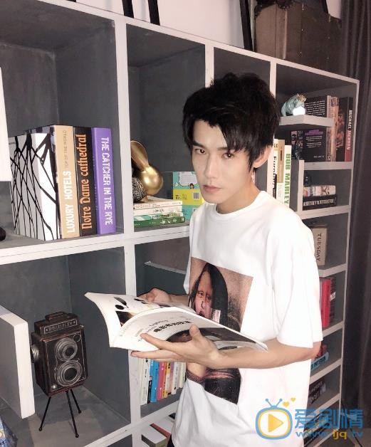 沙海楊好是誰扮演的？沙海楊好扮演著朱戩個人資料、寫真生活照