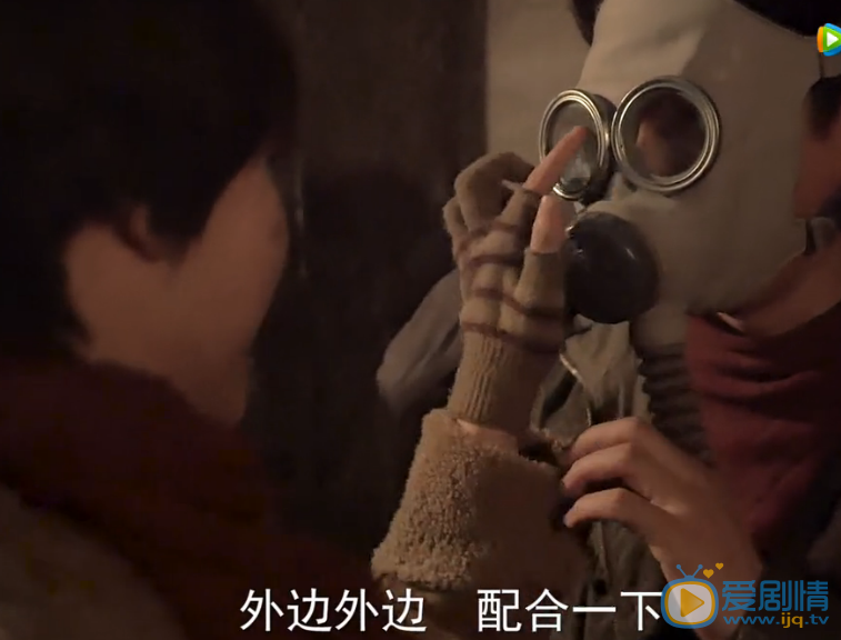 鬼吹燈之精絕古城將播 靳東戴防毒面具變&ldquo;大眼萌東&rdquo;