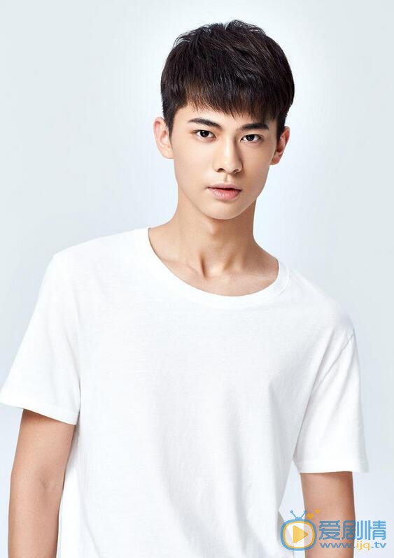 梁譯木寫真 梁譯木個人資料介紹