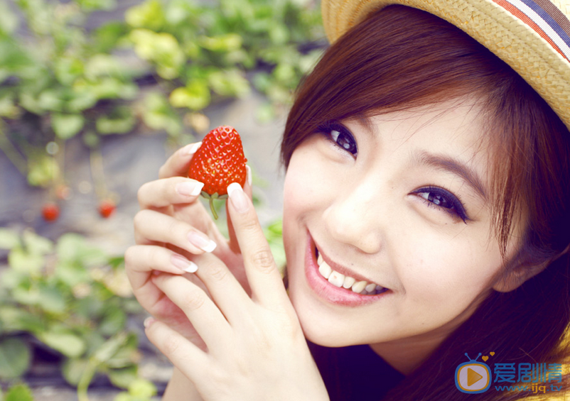 繁星四月李寶英是誰演的？李寶英扮演者趙奕歡個人資料生活私照欣賞